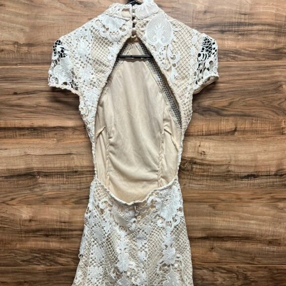Superdown Brianna open back dress in white size XS - Picture 6 of 9
